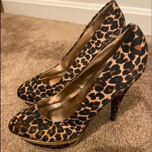 Leopard print plate form shoe